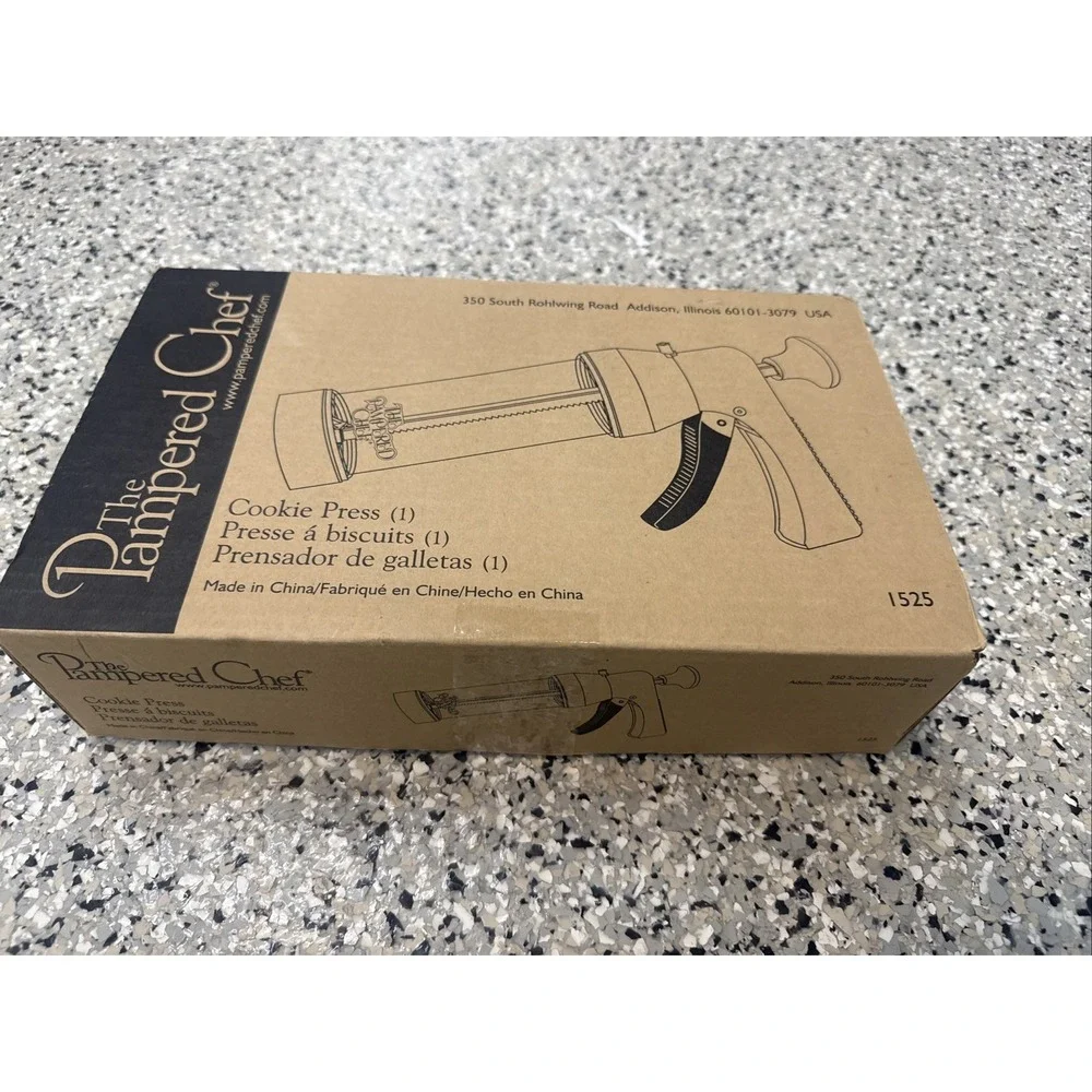 The Pampered Chef 1525 Cookie Press‎ with 16 Discs - White Excellent